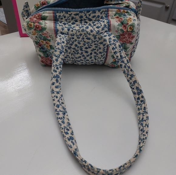 Vera Bradley Vintage Blue Delft Classic 100 Handbag - Picture 4 of 8